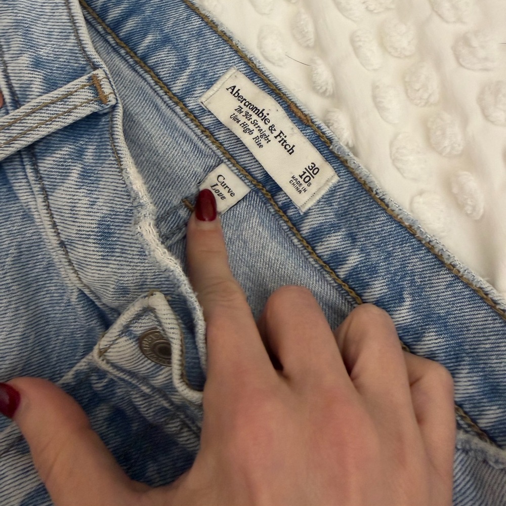 Abercrombie Fitch CurveLove The 90s Straight Ultra High Rise Jeans Light Blue 30 - Picture 8 of 8